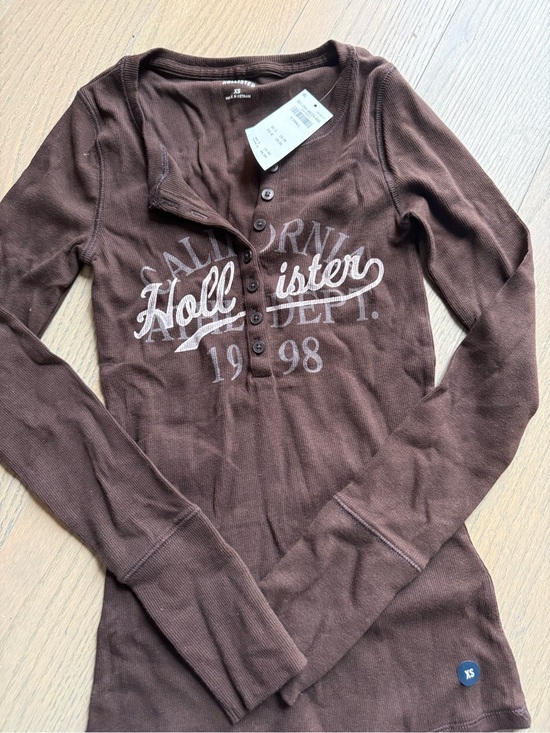 Hollister Sweaters - Hollister Women’s Brown Ribbed Henley Sweater